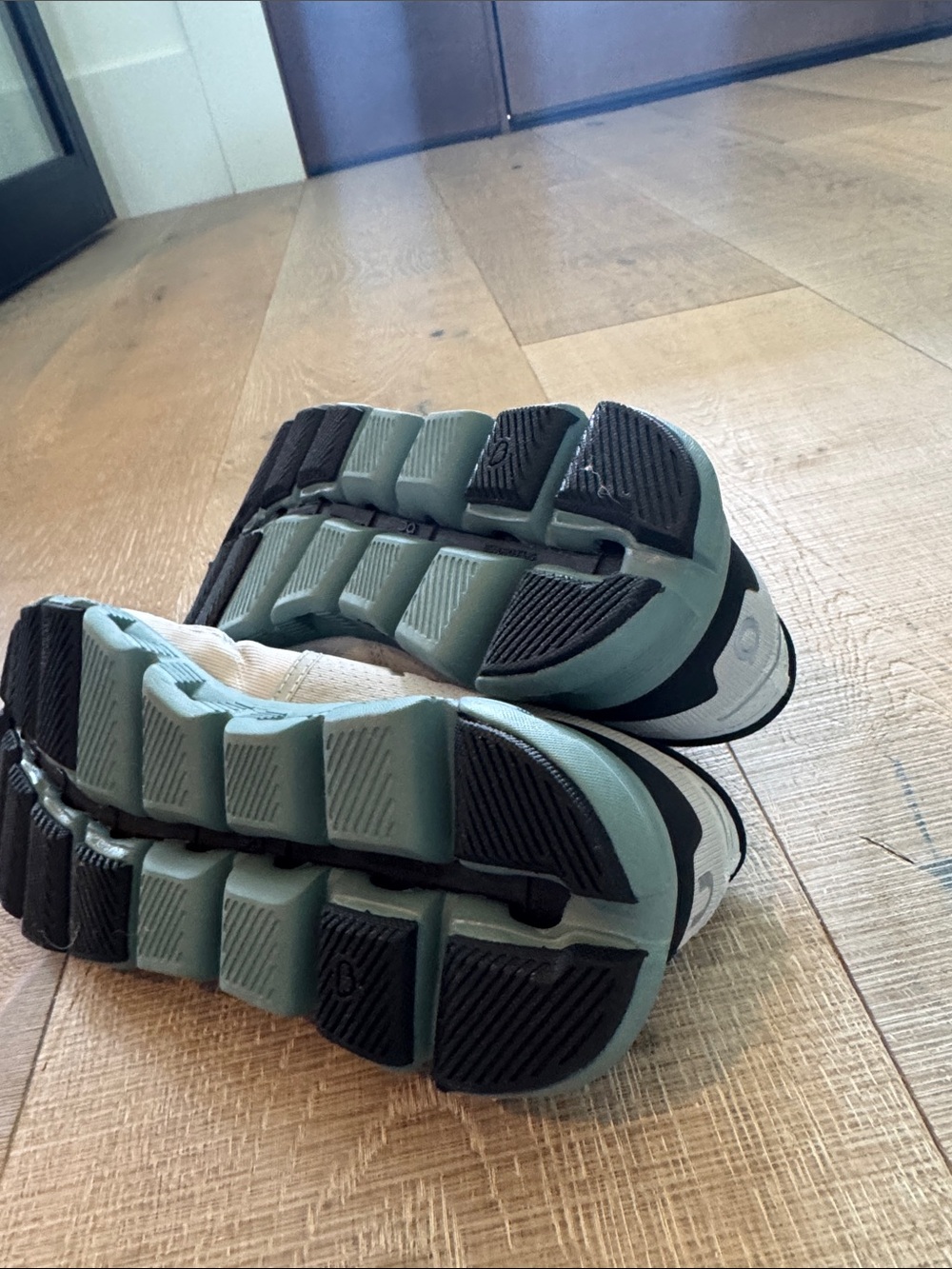 On Running Cloud Women’s cloud x Light Gray with Sage Green Sole Athletic Shoes - Picture 7 of 12